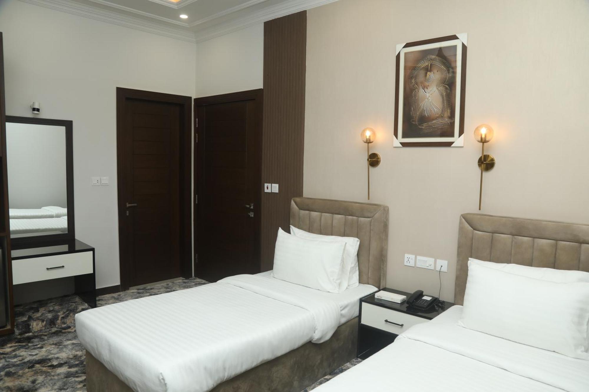 Swarg Hotel Sahiwal Ngoại thất bức ảnh