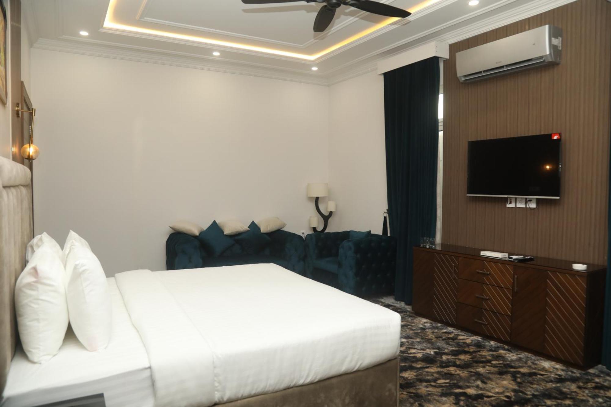 Swarg Hotel Sahiwal Ngoại thất bức ảnh