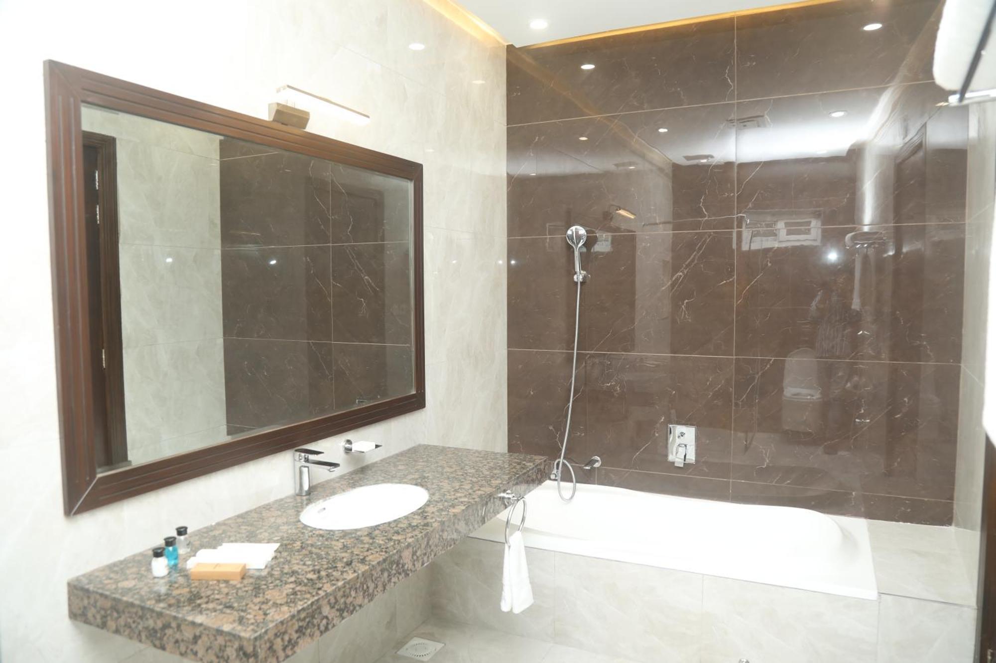 Swarg Hotel Sahiwal Ngoại thất bức ảnh