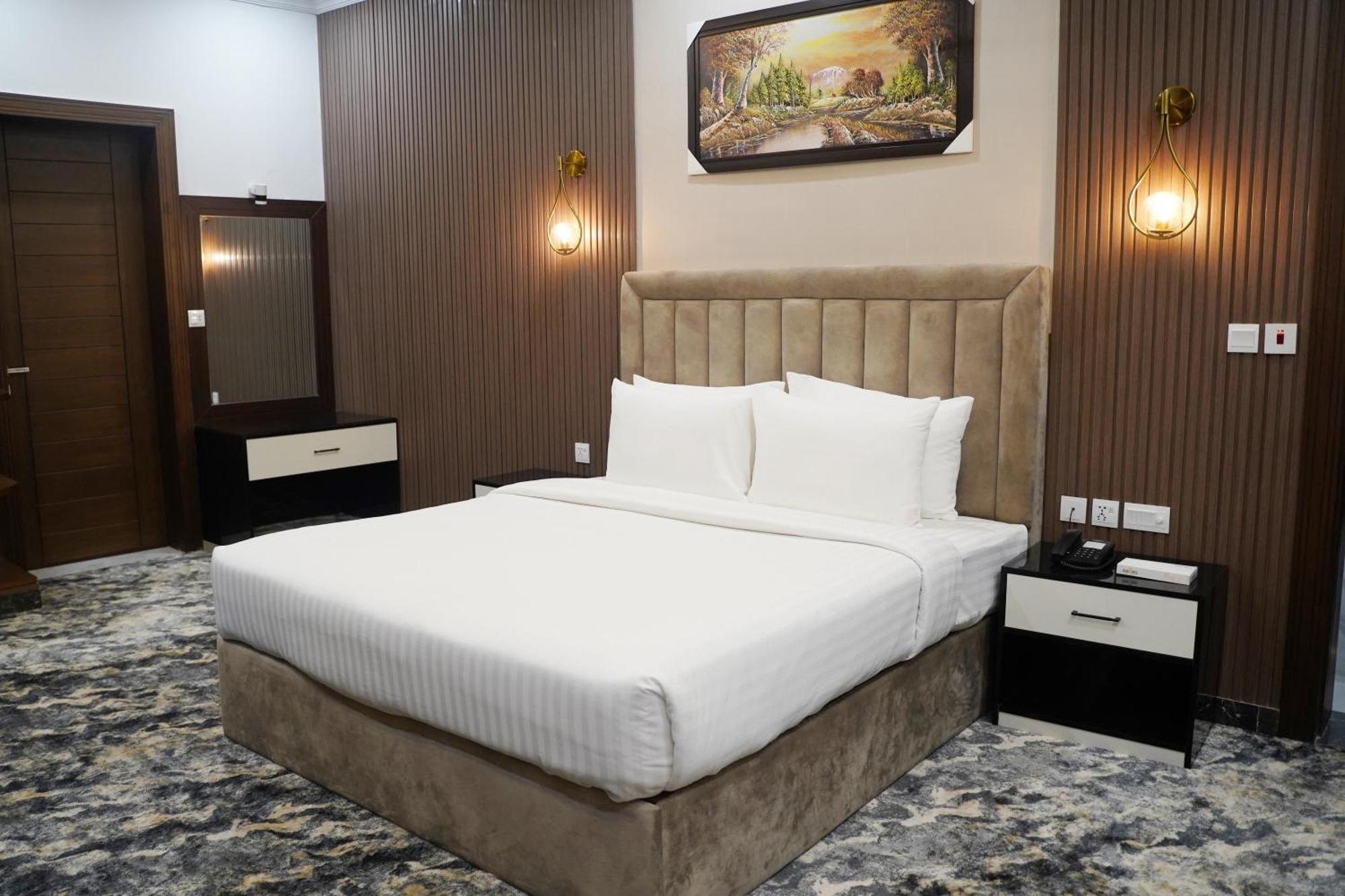 Swarg Hotel Sahiwal Ngoại thất bức ảnh