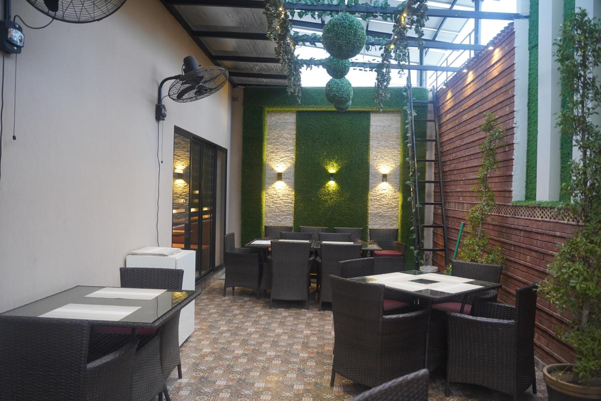 Swarg Hotel Sahiwal Ngoại thất bức ảnh