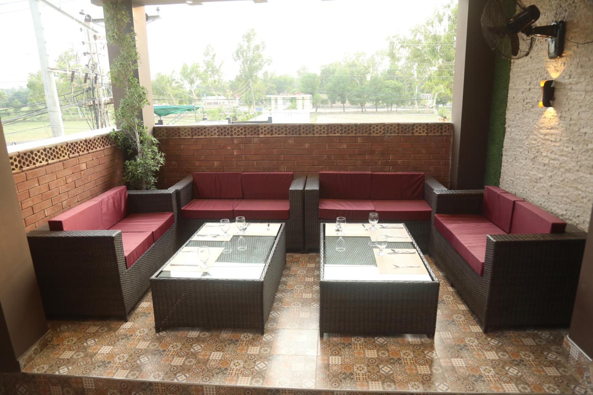 Swarg Hotel Sahiwal Ngoại thất bức ảnh