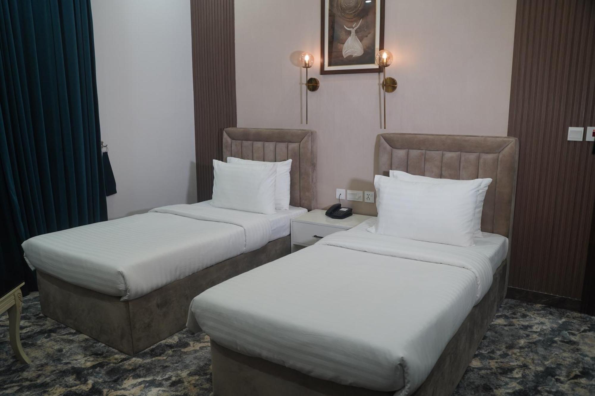 Swarg Hotel Sahiwal Ngoại thất bức ảnh